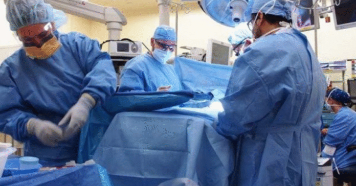 لاہور کے جنرل اسپتال میں خواتین کی میتوں کا مردوں سے پوسٹ مارٹم کروانے کا انکشاف