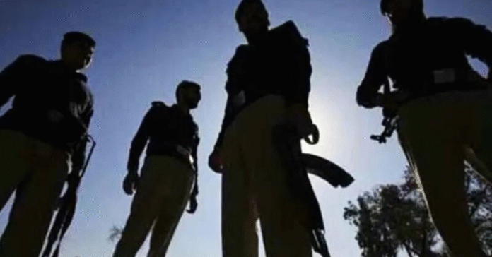 لاہور میں سی سی ڈی کی کارروائیاں: چار پولیس مقابلے، چھ مبینہ ملزمان ہلاک لاہور میں سی سی ڈی کی کارروائیاں: چار پولیس مقابلے، چھ مبینہ ملزمان ہلاک